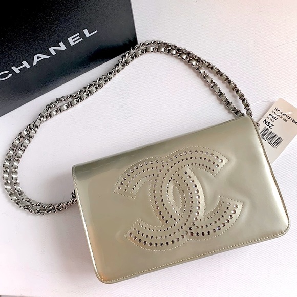 🤍 CHANEL Metallic Silver Studded Vinyl Vegan Swarovski Crystal WOC Wallet Chain🤍 - Picture 16 of 17